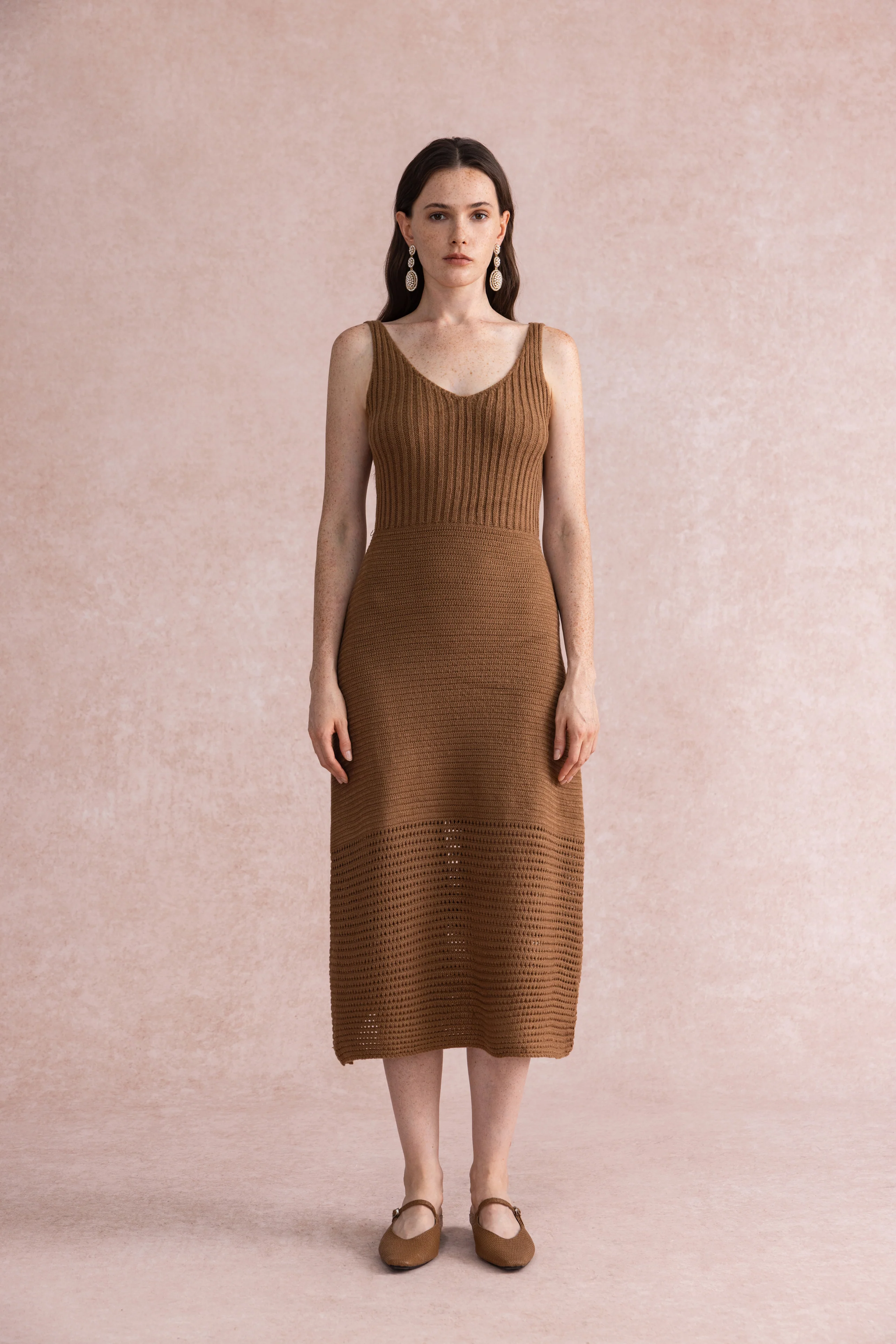 Sleeveless knit dress & shawl